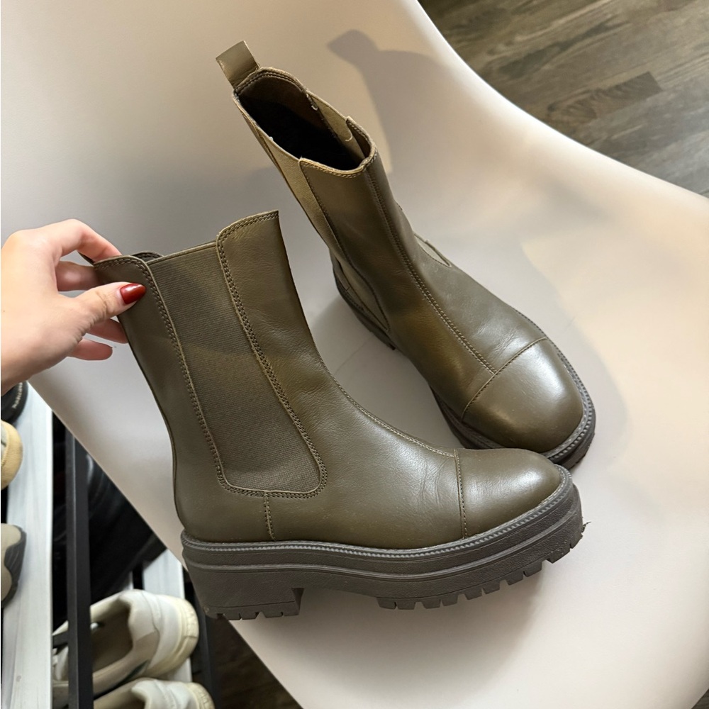 Sam Edelman chunky green waterproof Chelsea boots